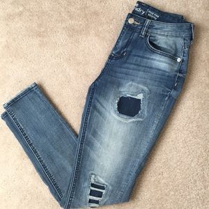 Distressed skinny jeans